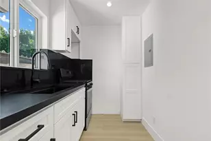 20528 Hamlin St, Winnetka, CA 91306 - Photo 12