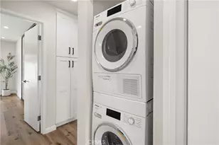 23377 Friar, Woodland Hills, CA 91367 - Photo 18