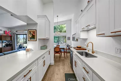 5805 Whitsett Avenue #201, Valley Village, CA 91607 - Photo 12