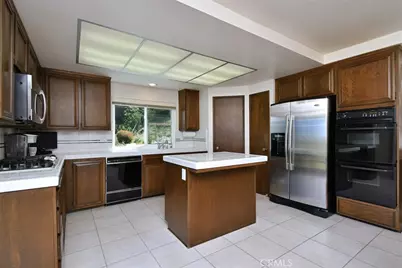 19970 Greenbriar Drive, Tarzana, CA 91356 - Photo 34