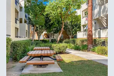 5520 Owensmouth Avenue #103, Woodland Hills, CA 91367 - Photo 26