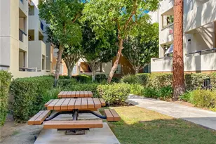 5520 Owensmouth Ave, Woodland Hills, CA 91367 - Photo 26