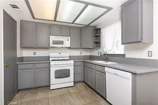 10416 Peach Ave, California City, CA 93505 - Photo 8