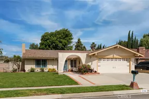 21515 Alaminos, Saugus, CA 91350 - Photo 2
