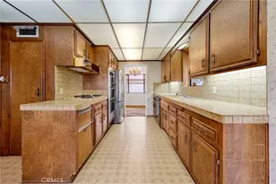 633 Groton Dr, Burbank, CA 91504 - Photo 18