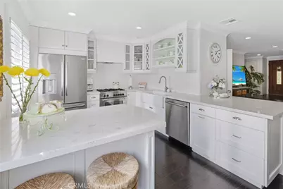 9735 Via Roma, Burbank, CA 91504 - Photo 12