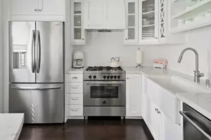 9735 Via Roma, Burbank, CA 91504 - Photo 16