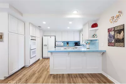 10983 Topeka Drive, Northridge, CA 91326 - Photo 12