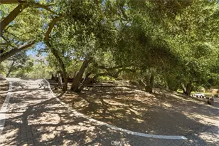 736 Crater Oak Dr, Calabasas, CA 91302 - Photo 30
