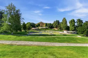 26831 Ave Of The Oaks, Newhall, CA 91321 - Photo 32
