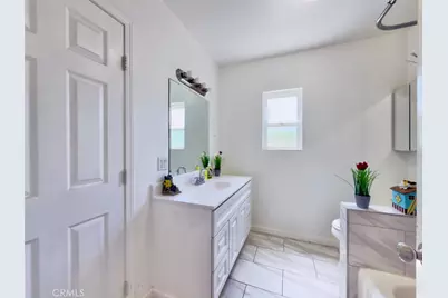 10918 Laurel Canyon, San Fernando, CA 91340 - Photo 12