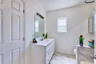 10918 Laurel Canyon, San Fernando, CA 91340 - Photo 12