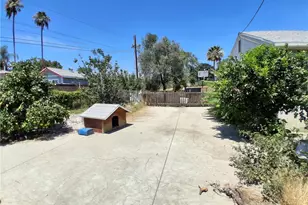 10918 Laurel Canyon, San Fernando, CA 91340 - Photo 34