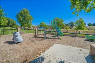27939 Caraway Ln, Saugus, CA 91350 - Photo 32