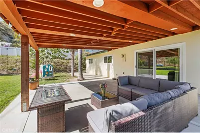 27951 Carvel Drive, Canyon Country, CA 91351 - Photo 32