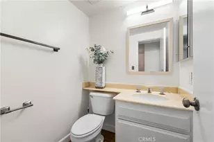 21801 Burbank, Woodland Hills, CA 91367 - Photo 20