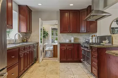 11592 Kling Street, Valley Village, CA 91602 - Photo 8