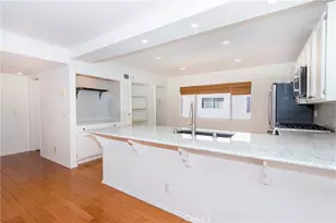 18344 Collins St, Tarzana, CA 91356 - Photo 4