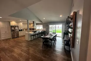 27436 Garza Dr, Saugus, CA 91350 - Photo 4