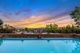 5952 Woodland View Dr, Woodland Hills, CA 91367 - Photo 2