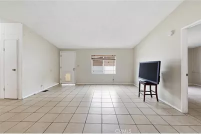 29667 Cromwell, Castaic, CA 91384 - Photo 2