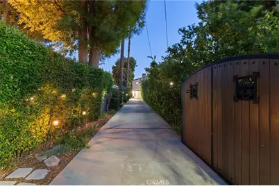 22702 Califa Street, Woodland Hills, CA 91367 - Photo 2
