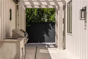 12085 Valleyheart Dr, Studio City, CA 91604 - Photo 36