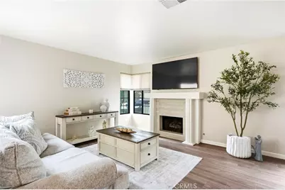 7255 Balboa #20, Lake Balboa, CA 91406 - Photo 2