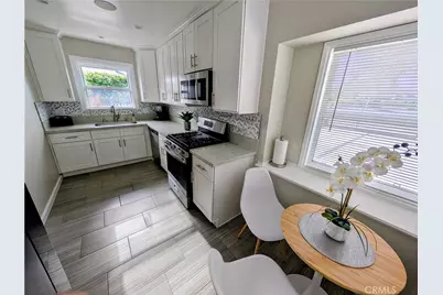 23130 Victory, Woodland Hills, CA 91367 - Photo 8