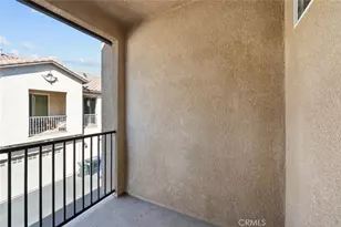 27950 Avalon Dr, Canyon Country, CA 91351 - Photo 22