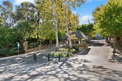 22451 S Summit Ridge Circle, Chatsworth, CA 91311 - Photo 10