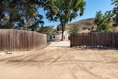 10416 Clybourn Avenue, Shadow Hills, CA 91040 - Photo 40