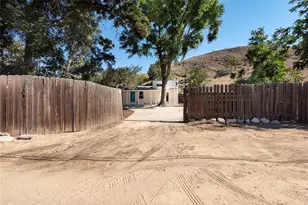 10416 Clybourn Ave, Shadow Hills, CA 91040 - Photo 40