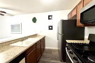 8601 International, Canoga Park, CA 91304 - Photo 6