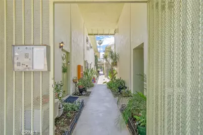 13520 Victory, Van Nuys, CA 91401 - Photo 8