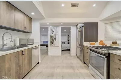 9578 Sunland, Shadow Hills, CA 91040 - Photo 10