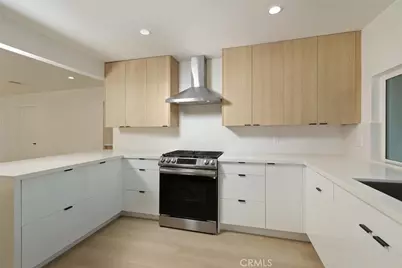 10415 Bevis Avenue, Mission Hills (San Fernando), CA 91345 - Photo 12