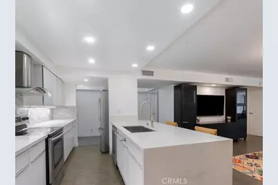 10660 Wilshire Boulevard #302, Los Angeles, CA 90024 - Photo 16