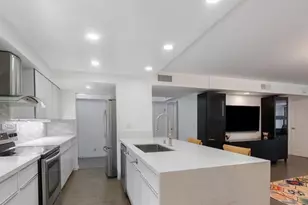 10660 Wilshire Blvd, Los Angeles, CA 90024 - Photo 16
