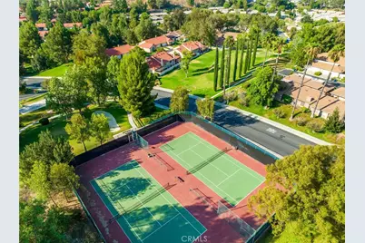 20008 Avenue Of The Oaks, Newhall, CA 91321 - Photo 32