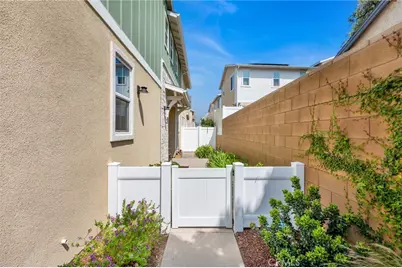 13423 W Saddle Rock Place, Sylmar, CA 91342 - Photo 2