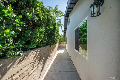 13608 Bassett, Los Angeles, CA 91405 - Photo 8