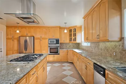 13608 Bassett, Los Angeles, CA 91405 - Photo 46