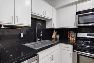 1940 N Highland Ave, Los Angeles, CA 90068 - Photo 10