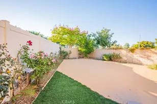 27117 Eden Ct, Newhall, CA 91350 - Photo 2