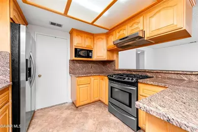 37450 Yorkshire, Palmdale, CA 93550 - Photo 8