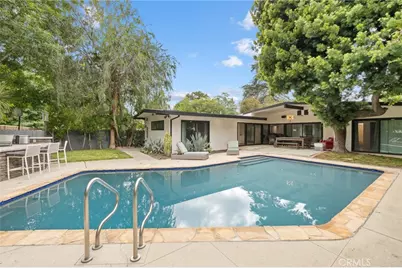 15456 Victory Boulevard, Van Nuys, CA 91406 - Photo 2