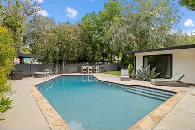 15456 Victory Boulevard, Van Nuys, CA 91406 - Photo 14