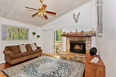 329 E Sherwood Boulevard, Big Bear City, CA 92314 - Photo 6