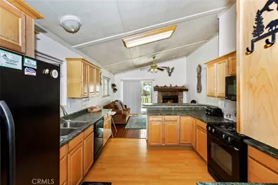 329 E Sherwood Boulevard, Big Bear City, CA 92314 - Photo 8